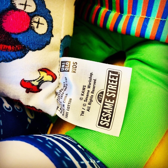 CUSTOM KAWS PILLOW RECYCLED FROM AUTHENTIC TSHIRT - Picture 4 of 6